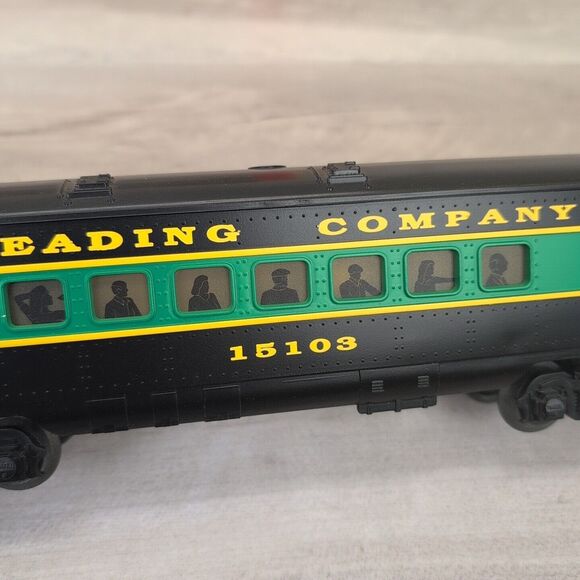 Lionel 6-151043 Reading Company Passenger Car W/ Box - Picture 2 of 13